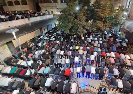 الآلاف يؤدون صلاة "فجر الشهداء العظيم" في نابلس