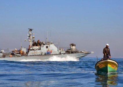 بحرية الاحتلال تطارد الصيادين شمال قطاع غزة