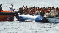 مصرع 6 مصريين بينهم 5 أطفال خلال رحلة هجرة لإيطاليا