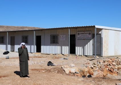 سفراء الاتحاد الأوروبي يزورون مدرسة عين سامية المهددة بالهدم