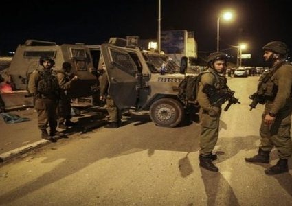 إصابات بالاختناق خلال مواجهات مع الاحتلال قرب حاجز حوارة جنوب نابلس