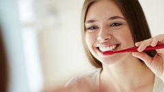 تحذير من معاجين تبييض الأسنان.. ضررها أكثر من نفعها!