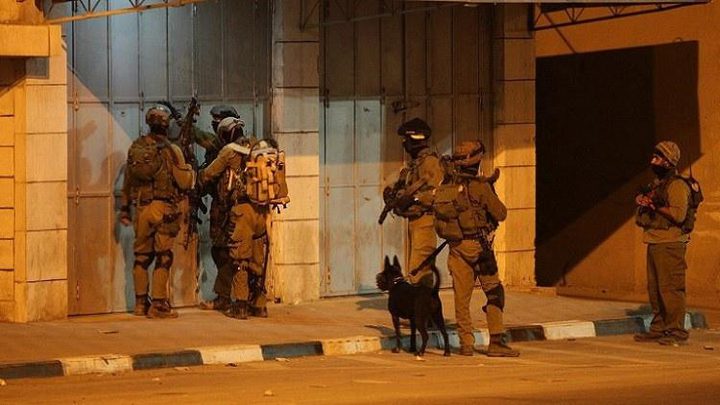 الاحتلال يعتقل مواطنين من رام الله