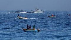 زوارق الاحتلال تطارد قوارب الصيادين ببحر رفح