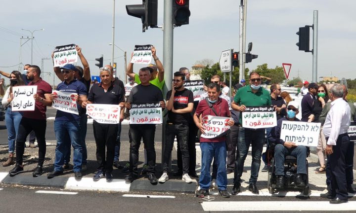 وقفة في جديدة المكر ضد مخطط للاستيلاء على الأراضي