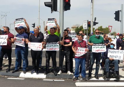 وقفة في جديدة المكر ضد مخطط للاستيلاء على الأراضي