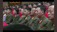 بكاء الجمهور بعد الإعلان عن إصابة الزعيم الكوري الشمالي بالحمى