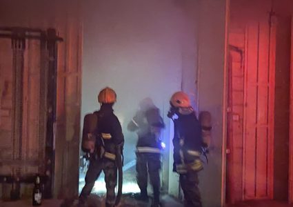 إخماد حريق بمعمل إنتاج رقائق غذائية في طولكرم