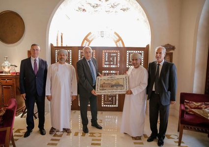 الرجوب يبحث مع رئيس الاتحاد العُماني لكرة القدم تعزيز التعاون