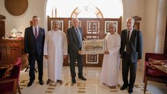 الرجوب يبحث مع رئيس الاتحاد العُماني لكرة القدم تعزيز التعاون