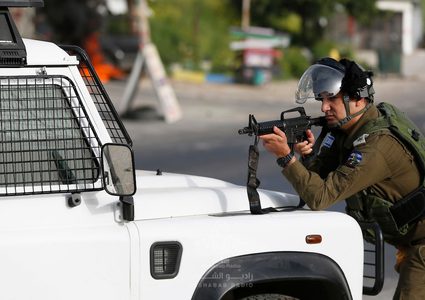 الاحتلال يصيب شابا بجروح خطيرة في الرأس ويعتقله في كفر عقب