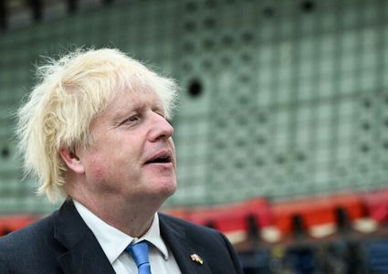 الحكومة البريطانية: جونسون مجاز ولن يشارك في أي ارتباطات