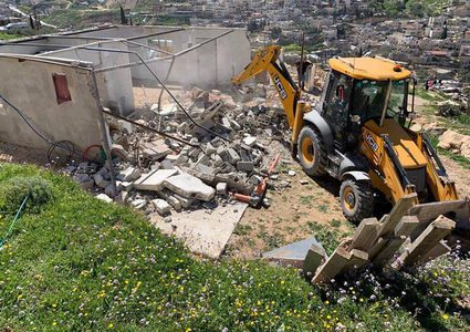 الاحتلال يهدم غرفة زراعية في كفر الديك