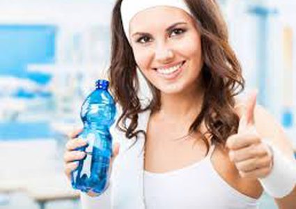 ماذا سيحدث لجسمك إذا جعلت الماء مشروبك الوحيد؟