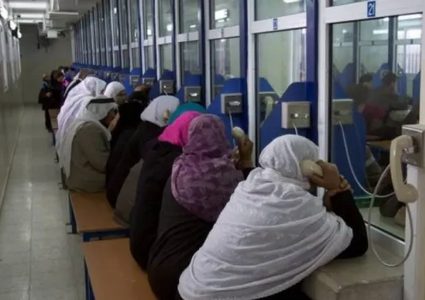 بعض أهالي أسرى غزة يتمكنون من زيارة أبناءهم في سجون الاحتلال