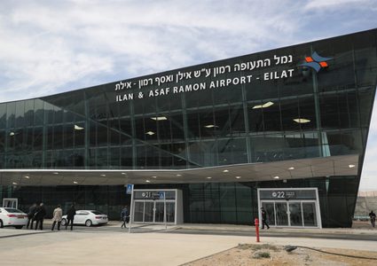 وزارة النقل والمواصلات تنفي فرض إجراءات ضد المسافرين عبر مطار رامون