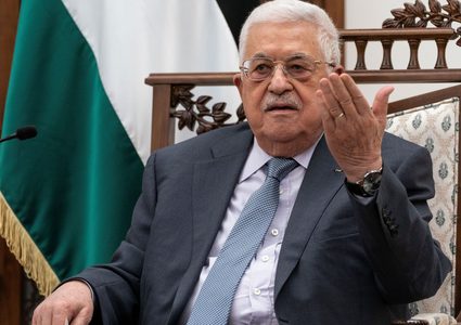 الرئيس عباس يجتمع مع المستشار الألماني في برلين