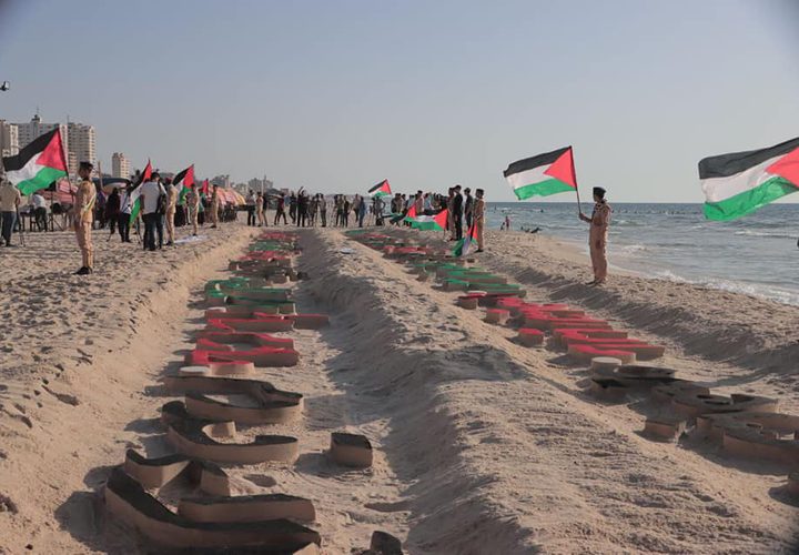 تدشين أكبر منحوتة رملية في فلسطين تضم أسماء الأطفال الذين ارتقوا في العدوان الأخير على غزة
