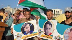 تدشين منحوتة رملية تضم أسماء الأطفال الذين ارتقوا في العدوان الأخير على غزة