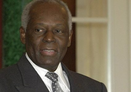 محكمة إسبانية تسمح بإعادة جثمان الرئيس الأنغولي السابق إلى وطنه