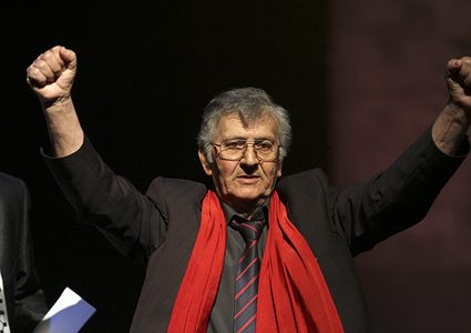 الاتحاد العام للكتاب والأدباء: سميح القاسم لا يستأذن أحدا بحضوره رغم قسوة الغياب