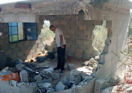 مستوطنون يحطمون غرفتين وراعيته في سلفيت