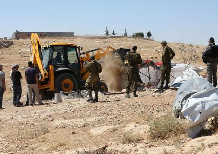 الخليل :محكمة الاحتلال ترفض التماسا لوقف هدم مدرستين و32 مسكنا ومنشأة