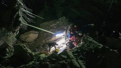 4 وفيات و6 إصابات حصيلة حتى الآن بانهيار جزء من مزار ديني في العراق