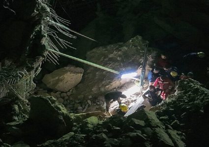 4 وفيات و6 إصابات حصيلة حتى الآن بانهيار جزء من مزار ديني في العراق