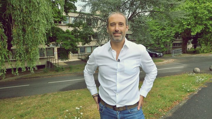 رئيس وحدة المسارعات في جامعة باريس ساكلاي يشيد بطلبة "النجاح"