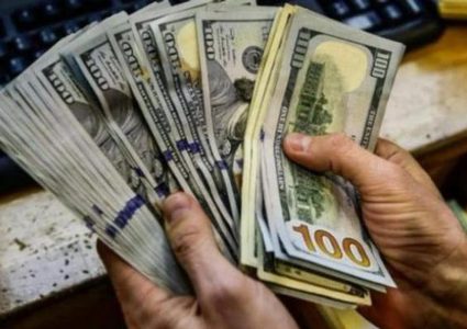 نائب مصري يوجه نداء للمواطنين بشأن الدولار: إلحقوا نفسكم قبل 15 سبتمبر!