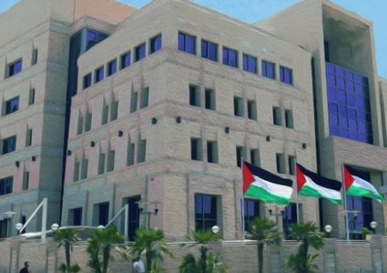 "النقد" تلزم المصارف بعدم استيفاء أية عمولات على أجور العمال بأراضي الـ48