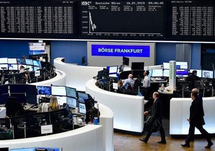 البورصات الأوروبية تخسر بنحو 2%