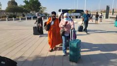 فلسطينيون من الخليل وبيت لحم سافروا صباح اليوم عبر مطار "رامون" الإسرائيلي باتجاه قبرص .. شركات الطيران التركية ستقوم برحلات مماثلة الشهر المقبل إلى اسطنبول وانطاليا