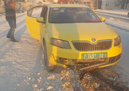 شكوى من سائق تكسي حول أكوام الحجارة الملقاة على شارع بيت وزن