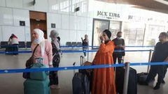 فلسطينيون من الخليل وبيت لحم سافروا صباح اليوم عبر مطار "رامون" الإسرائيلي باتجاه قبرص .. شركات الطيران التركية ستقوم برحلات مماثلة الشهر المقبل إلى اسطنبول وانطاليا