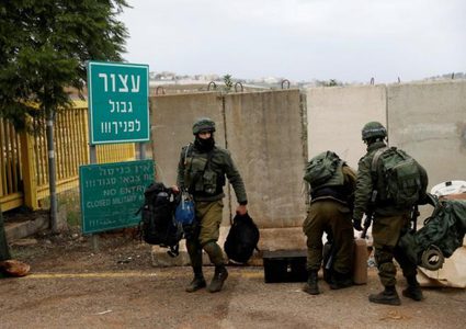 "إسرائيل" تحذّر من حرب وجيشها يحشد على الحدود مع لبنان