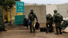 "إسرائيل" تحذّر من حرب وجيشها يحشد على الحدود مع لبنان