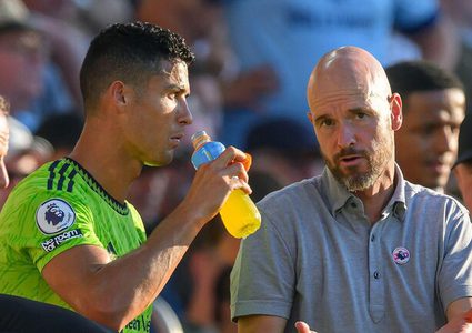 مدرب مانشستر يونايتد يبرر عدم إشراك رونالدو