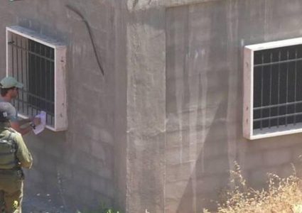 الاحتلال يخطر بوقف البناء في محل تجاري واستصلاح أراضٍ في نحالين غرب بيت لحم