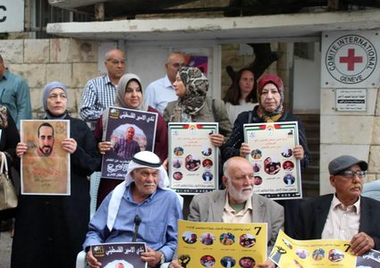 الدعوة لإنقاذ حياة الأسرى خلال وقفة دعم في طولكرم