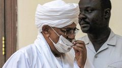 مدعي عام الجنائية الدولية يفشل بالوصول إلى عمر البشير واثنين من قادة حكومته