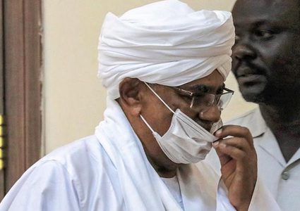 مدعي عام الجنائية الدولية يفشل بالوصول إلى عمر البشير واثنين من قادة حكومته