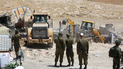 الاحتلال يهدم منشأة زراعية ومغسلة مركبات في حوارة جنوب نابلس