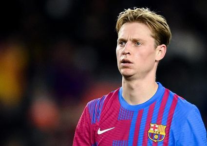 برشلونة يرفض إعارة فرينكي دي يونج