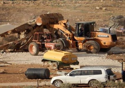 الاحتلال يهدم منشآت سكنية وحظائر ماشية لمواطنين شمال فصايل بالأغوار