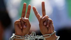 تكريم 120 أسيرا شاركوا في دورة تدريبية تثقيفية داخل السجون