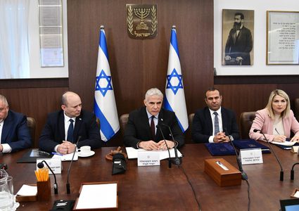 لابيد يعقد جلسة طارئة مع رئيس الموساد الاسرائيلي