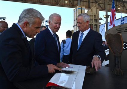 بايدن يمتنع عن استقبال مكالمات لبيد