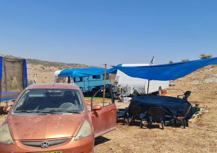 مستوطنون يستولون على أرض خاصة قرب عيلبون لإقامة بؤرة استيطانية